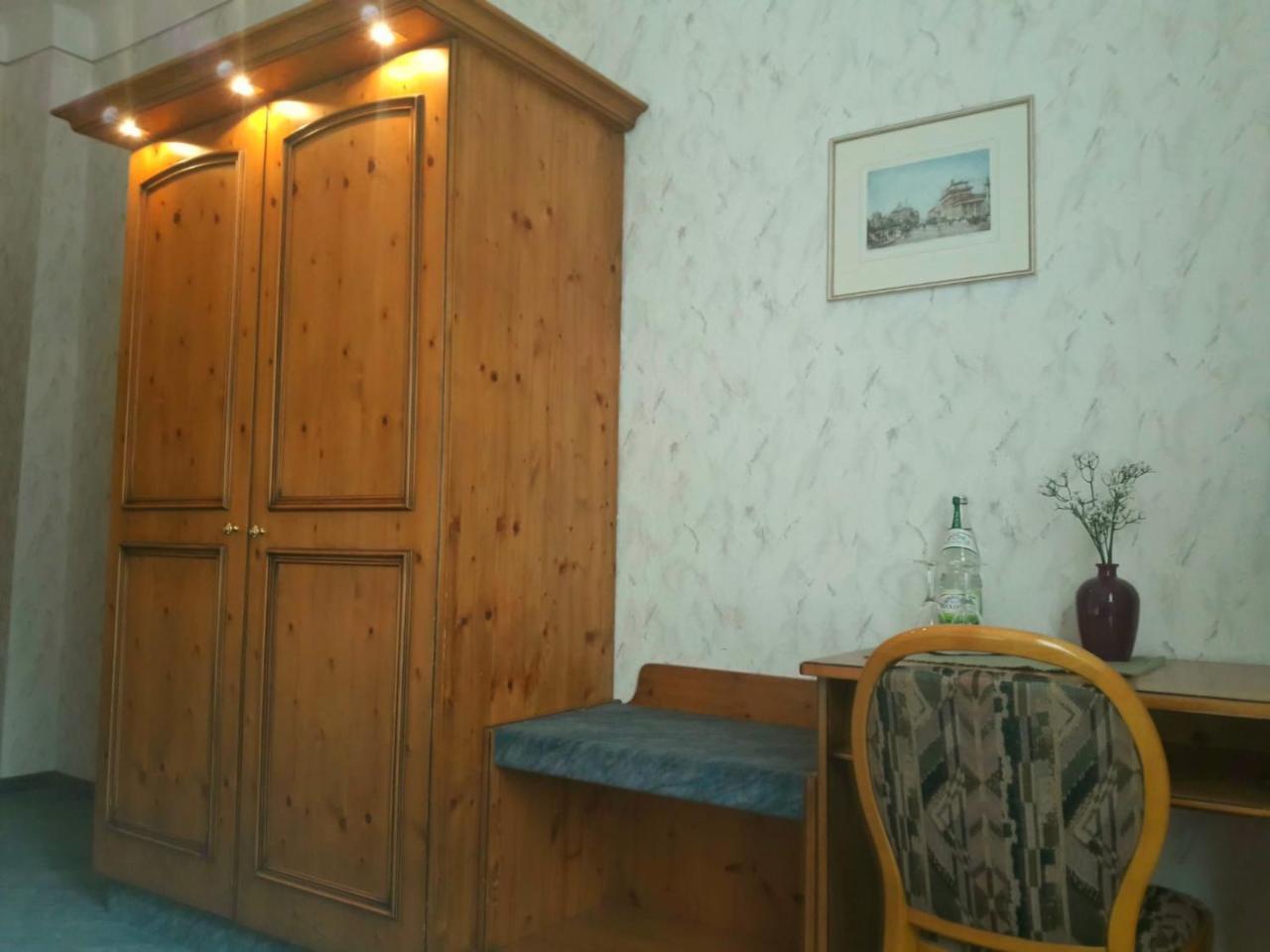Hotel Zur Krone Бад-Брюккенау Экстерьер фото